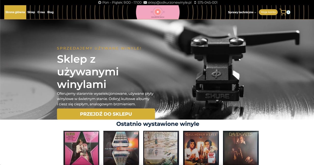 projektowanie stron www Zrzut ekranu polskiej witryny sprzedającej używane płyty winylowe. Nagłówek zawiera rysik na płycie. Poniżej tekst reklamujący sklep. Okładki albumów są wyświetlane z nagłówkami wskazującymi najnowsze przybycia. Informacje kontaktowe znajdują się na górze. fotografia filmowanie augustów